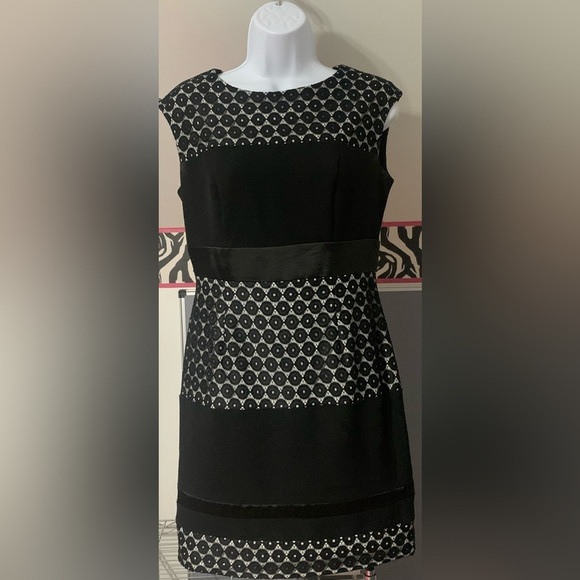Sandra Darren size 4P Black and White Mixed Media knee length sleeveless dress - Picture 8 of 8